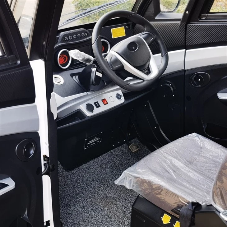 Electric Mini Closed Cabin Scooter For Selling Electric Mini Closed Cabin Scooter For Selling